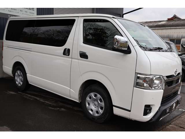 Toyota Hiace Van 4