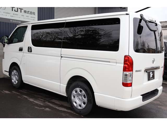 Toyota Hiace Van 8