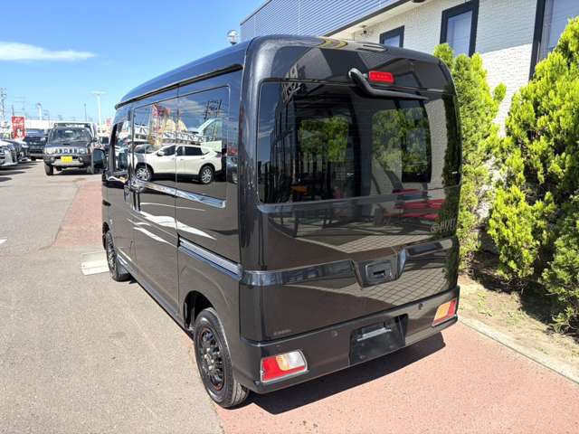 Daihatsu Hijet Cargo 7