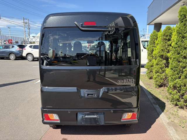 Daihatsu Hijet Cargo 8