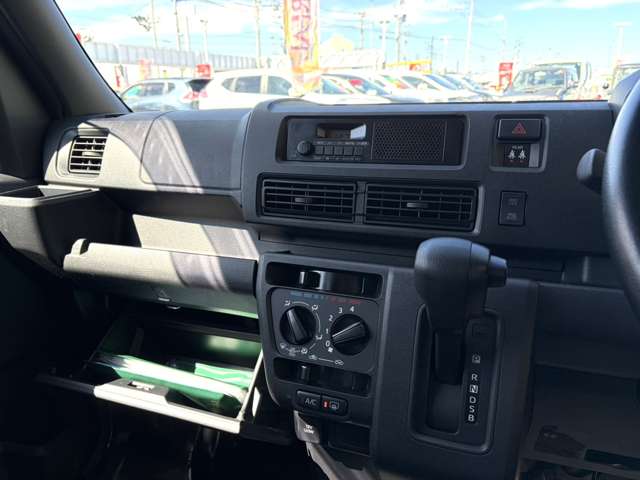 Daihatsu Hijet Cargo 10