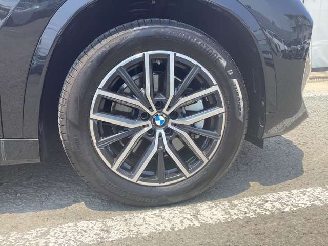 BMW iX1 11