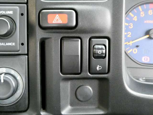 Mazda Titan Dash 11