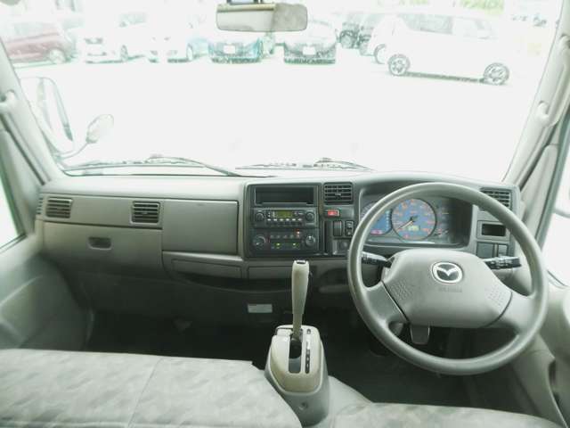 Mazda Titan Dash 4