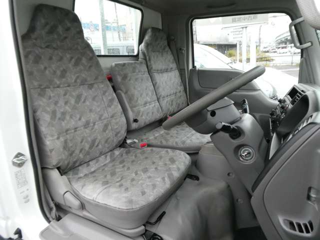 Mazda Titan Dash 5