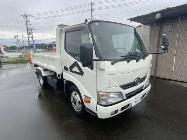 Hino Dutro 3
