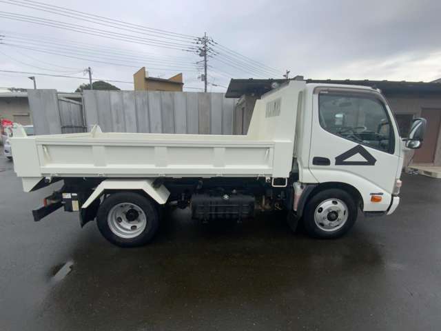 Hino Dutro 4