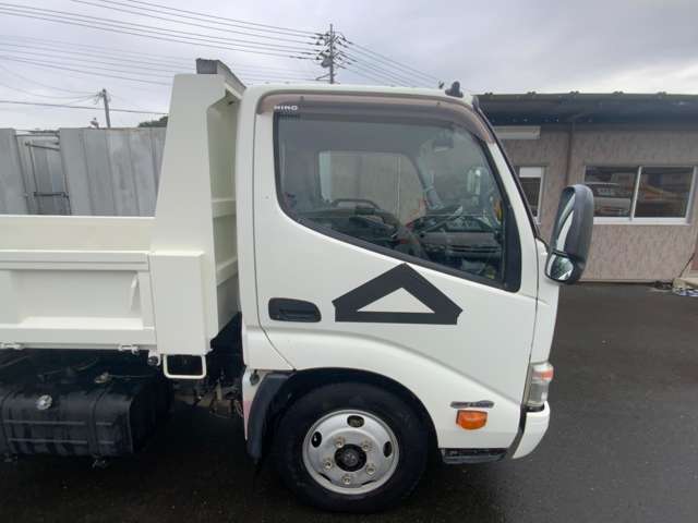 Hino Dutro 9