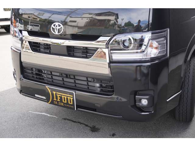 Toyota Hiace Van 12