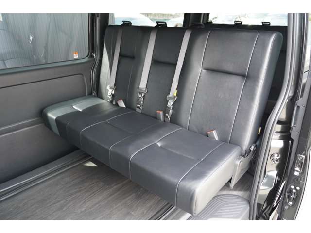 Toyota Hiace Van 4