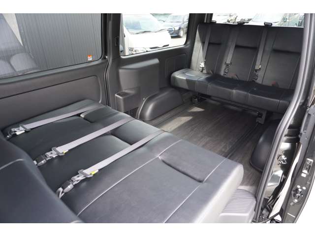 Toyota Hiace Van 5