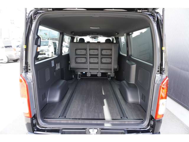 Toyota Hiace Van 7