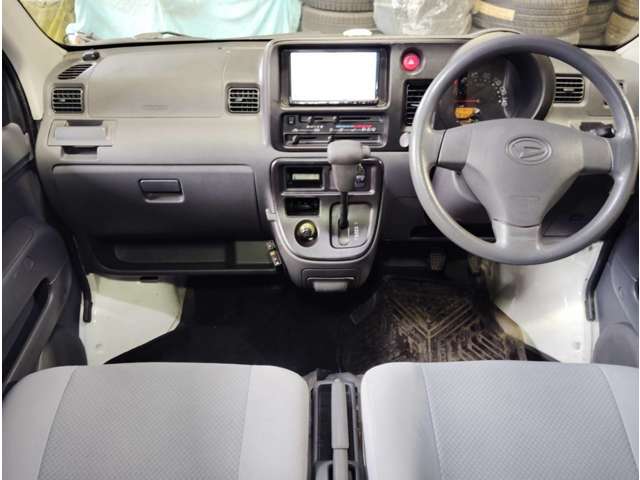 Daihatsu Hijet Cargo 2