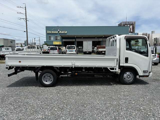 Isuzu Elf 7
