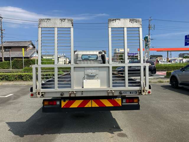 Mitsubishi Fuso Canter 4