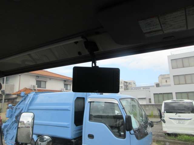 Isuzu Elf 12