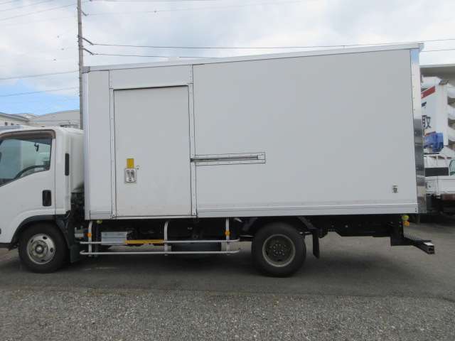 Isuzu Elf 3