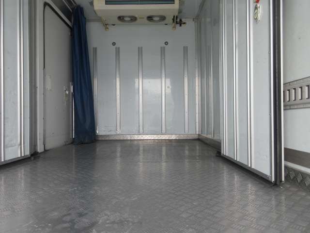 Isuzu Elf 7