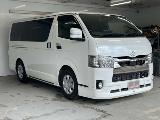 Toyota Hiace Van 6
