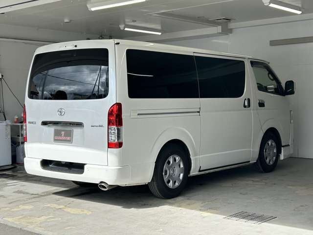 Toyota Hiace Van 8