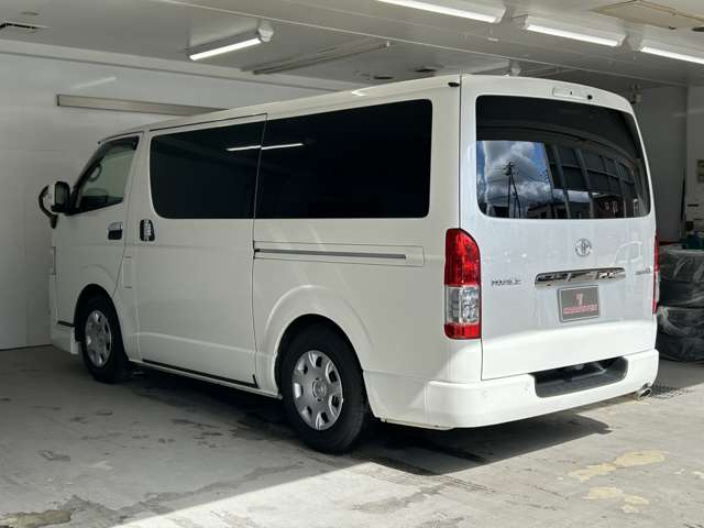 Toyota Hiace Van 10