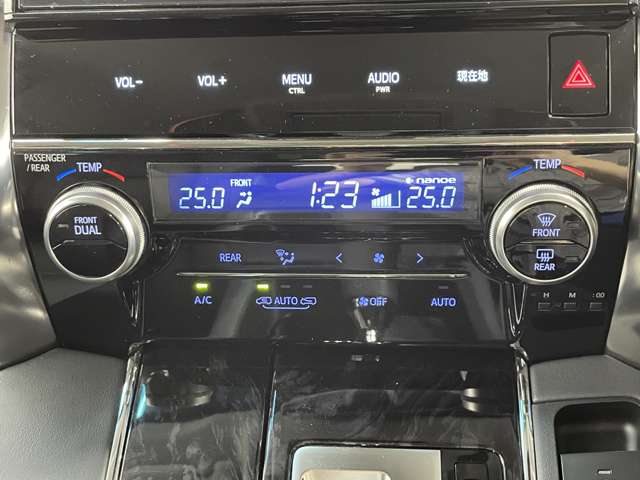 Toyota Alphard 12