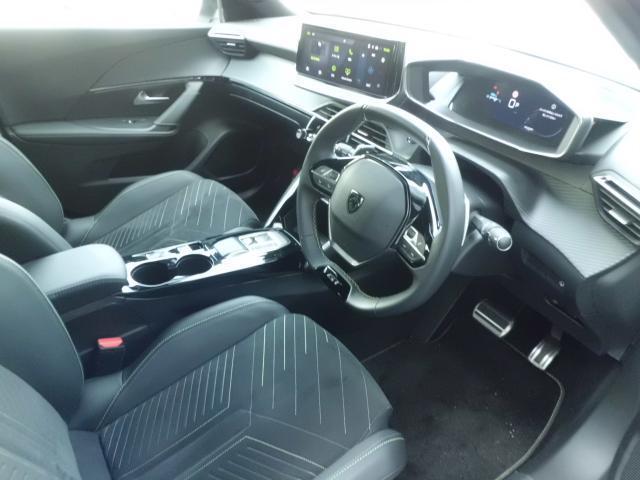 Peugeot SUV 2008 8