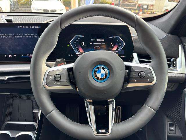 BMW iX1 11