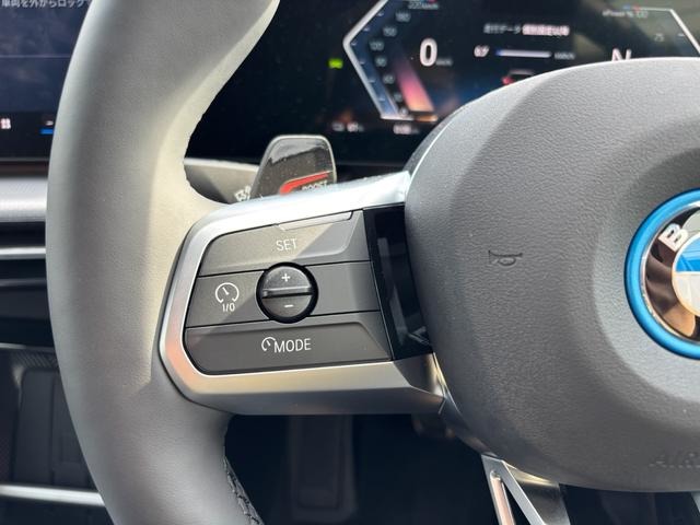 BMW iX1 12