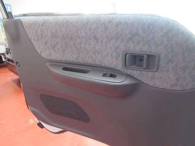 Nissan Vanette 4