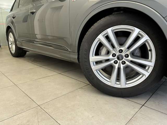 Audi Q7 10