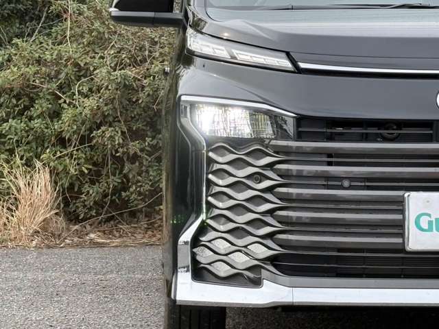 Toyota Voxy 11