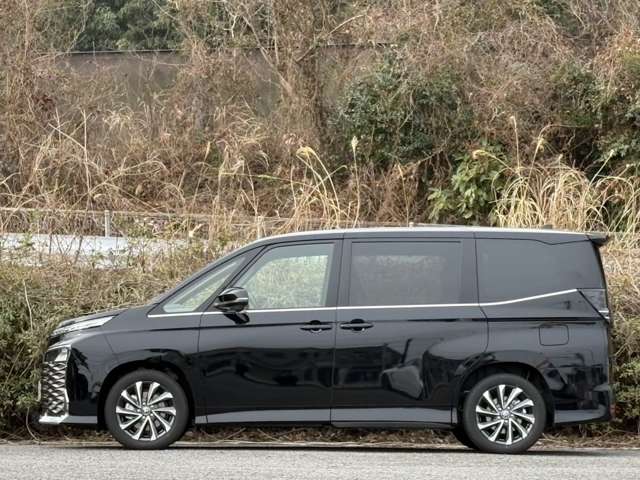 Toyota Voxy 4