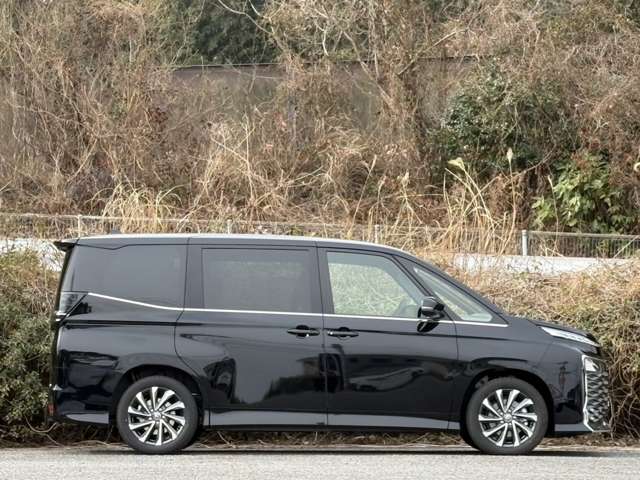 Toyota Voxy 8
