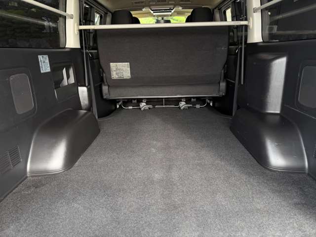 Toyota Hiace Van 11
