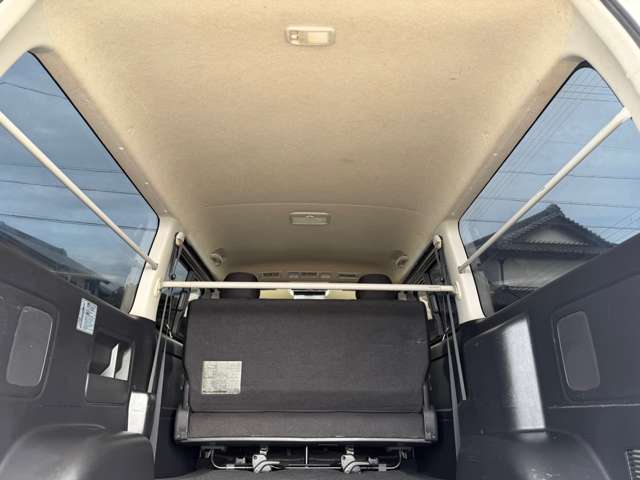 Toyota Hiace Van 12