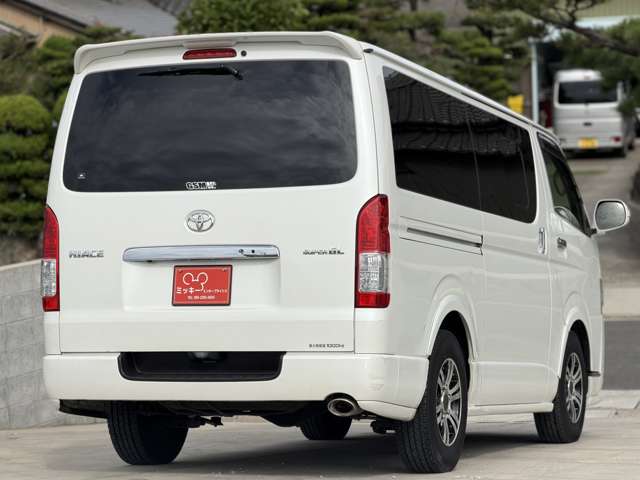 Toyota Hiace Van 4