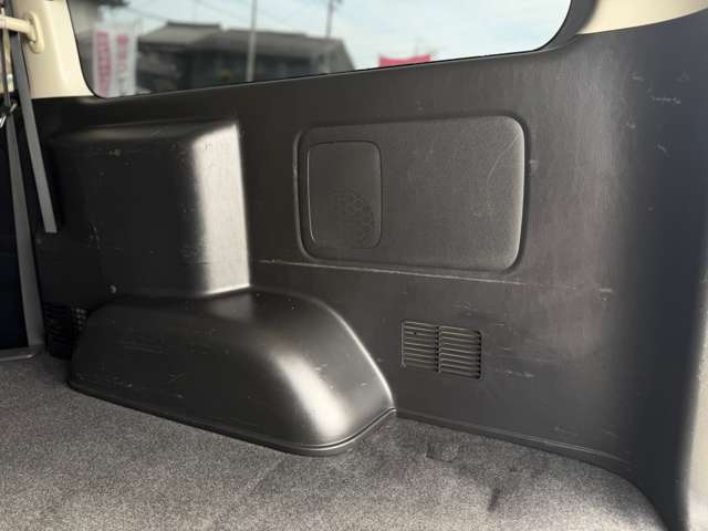 Toyota Hiace Van 10