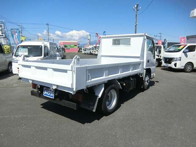Isuzu Elf 7