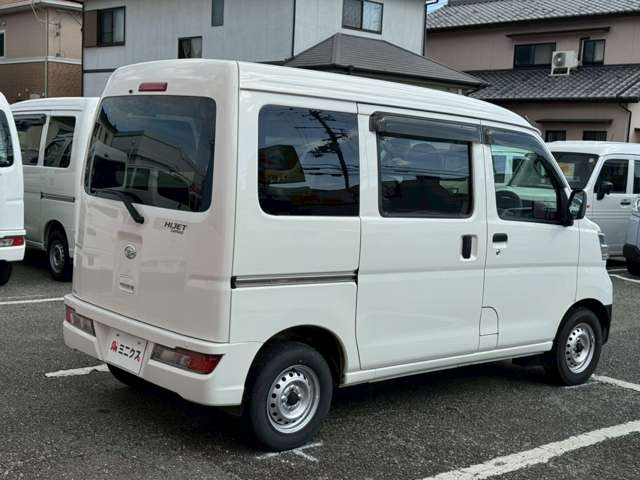 Daihatsu Hijet Cargo 3