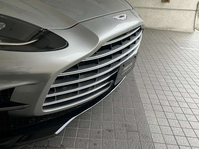 Aston Martin DBX 11