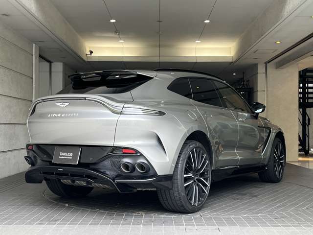 Aston Martin DBX 3