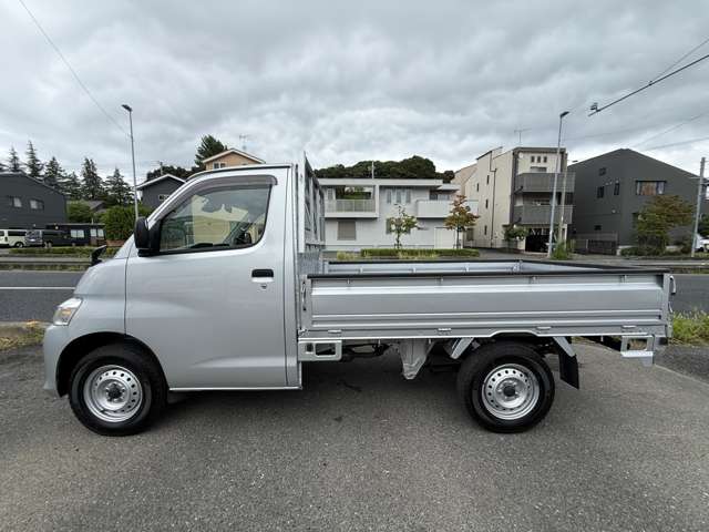 Mazda Bongo Truck 11