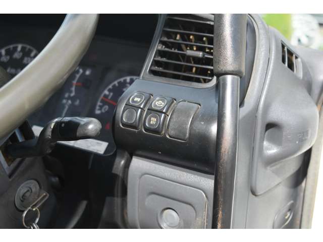 Isuzu Elf 4