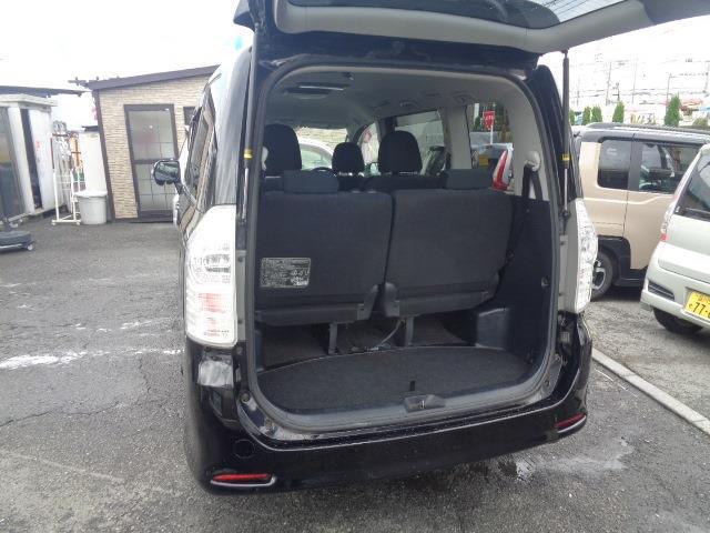 Toyota Voxy 9