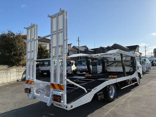 Isuzu Elf 8