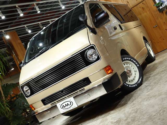 Toyota Hiace Van 8