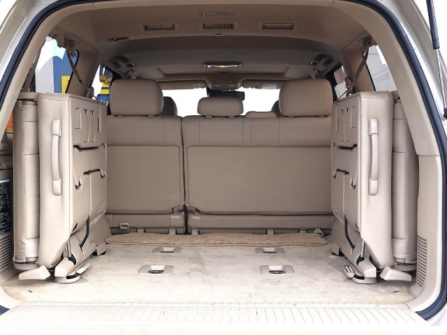 Toyota Land Cruiser Cygnus 11