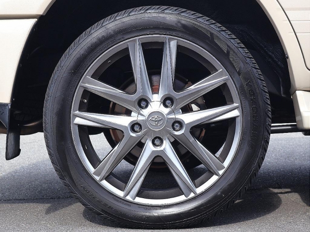 Toyota Land Cruiser Cygnus 4