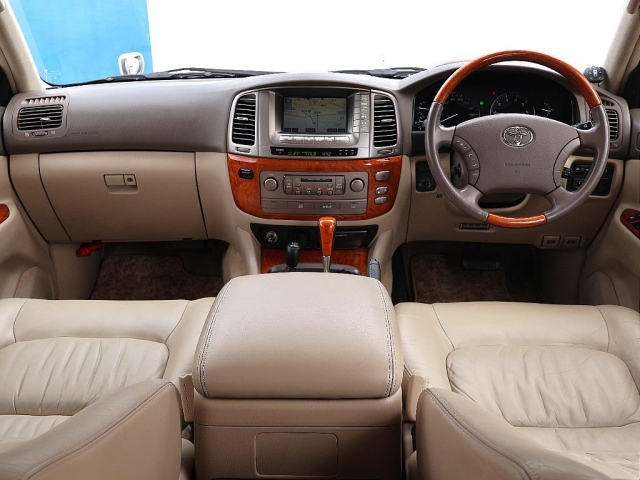 Toyota Land Cruiser Cygnus 5